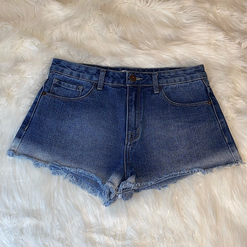 Forever 21 new with tags distressed cut off jean shorts size 27 NWT boho